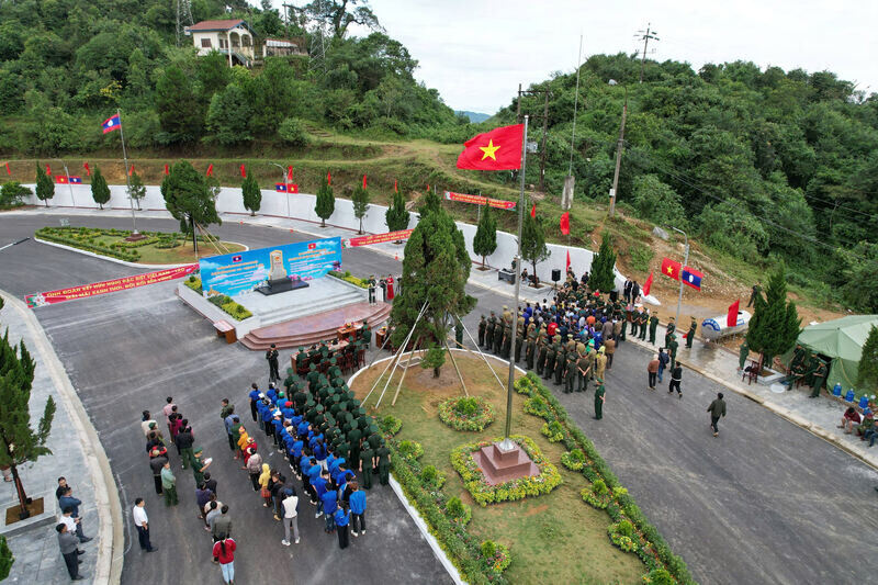 The Long Sap - Pa Hang border gate pair is preparing to open. Photo: Huy Thanh
