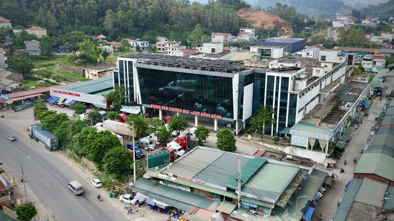 Dong Dang Trade Center - Market, invested with hundreds of billions, located on the golden land of Lang Son border area. Photo: Khanh Linh