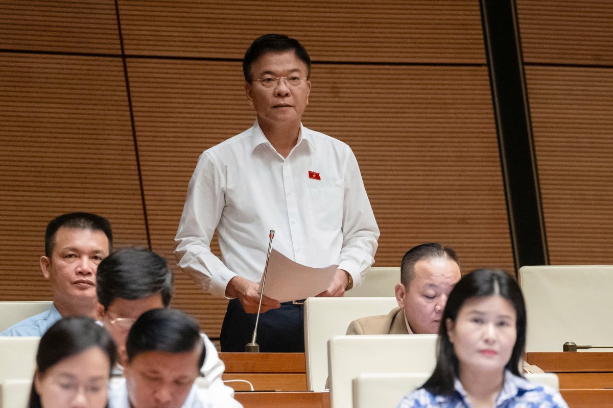 Deputy Prime Minister Le Thanh Long admitted that the shortage of medicine and medical supplies has not been completely resolved. Photo: Pham Thang