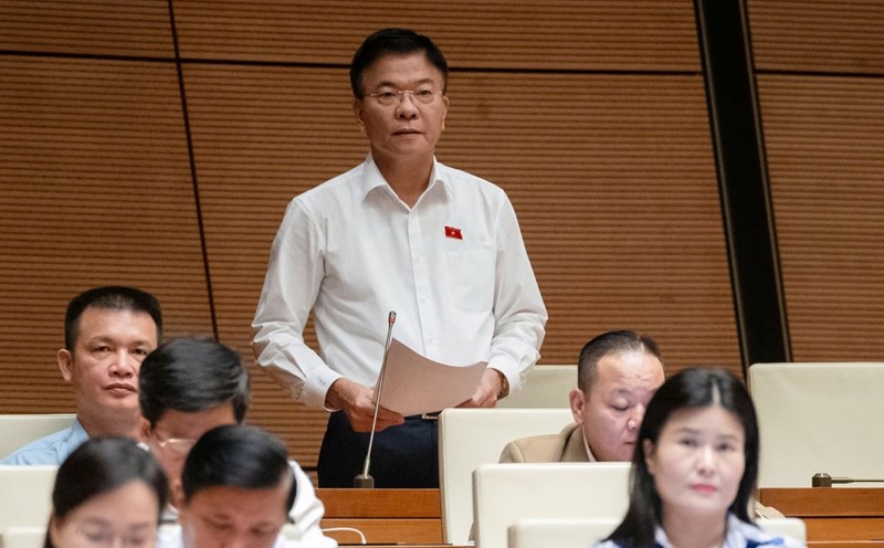 Deputy Prime Minister Le Thanh Long admitted that the shortage of medicine and medical supplies has not been completely resolved. Photo: Pham Thang