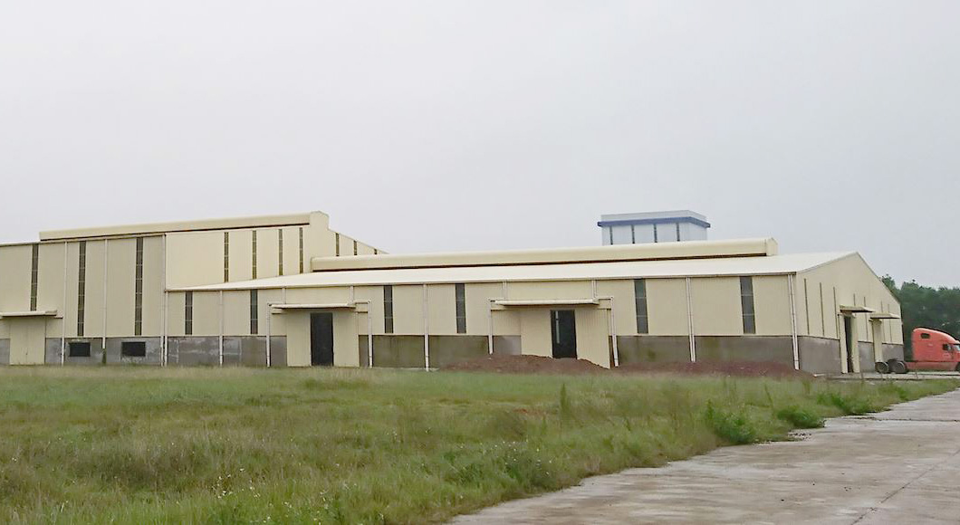 Công ty cổ phần Sơn Nam (Khu B, Khu Công nghiệp Nam Cấm, xã Nghi Xá, huyện Nghi Lộc, Nghệ An) bị phạt hơn 100 triệu đồng do vi phạm quy định về an toàn lao động, bảo hiểm xã hội, bảo hiểm y tế…. Ảnh: Hải Đăng