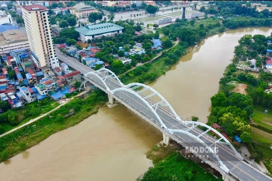 Cầu Bến Tượng có thiết kế hiện đại bậc nhất tại Thái Nguyên. Ảnh: Lam Thanh