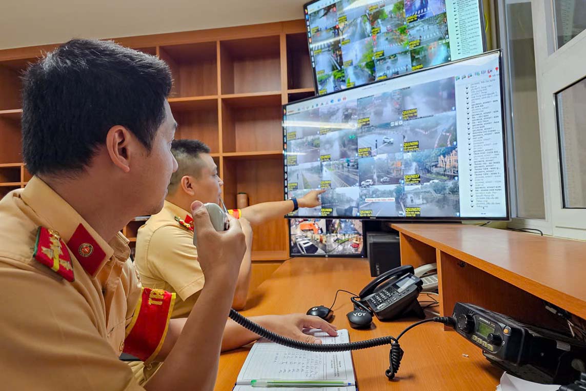 541 cars were fined in October in Hanoi. Photo: To The