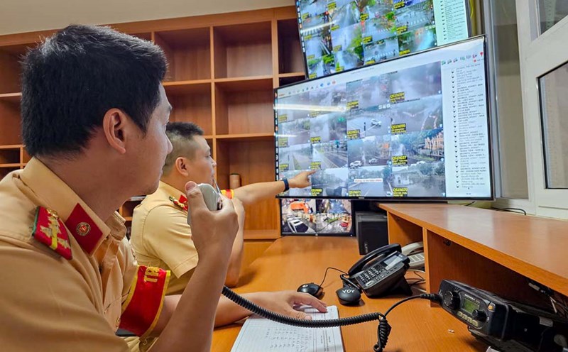 541 cars were fined in October in Hanoi. Photo: To The