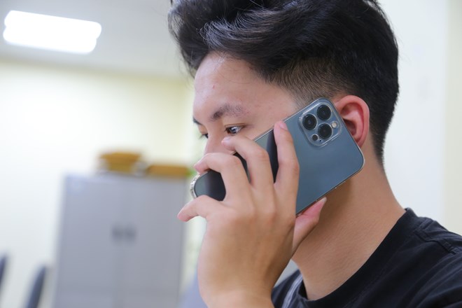 The Ministry of Information and Communications is promoting call identification to prevent fraud in cyberspace. Photo: Khanh An