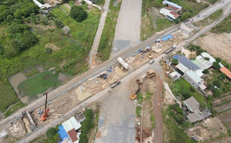 A section of the Bien Hoa - Vung Tau Expressway component 3 project (phase 1) is being urgently constructed. Photo: Khanh Lam
