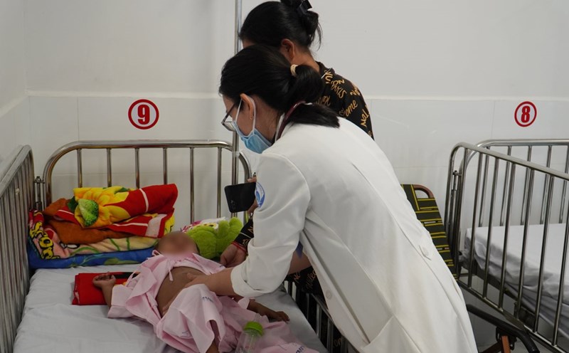 Saving a Cambodian child with left atrial septum and severe pulmonary hypertension. Photo: Ngoc Le