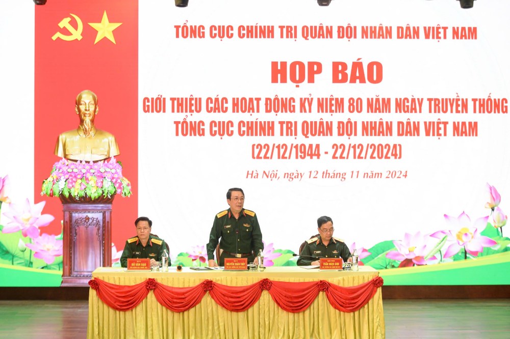 Dai ta Nguyen Xuan Thuy - Pho Cuc truong Cuc Tuyen huan - phat bieu tai hop bao. Anh: T.Vuong