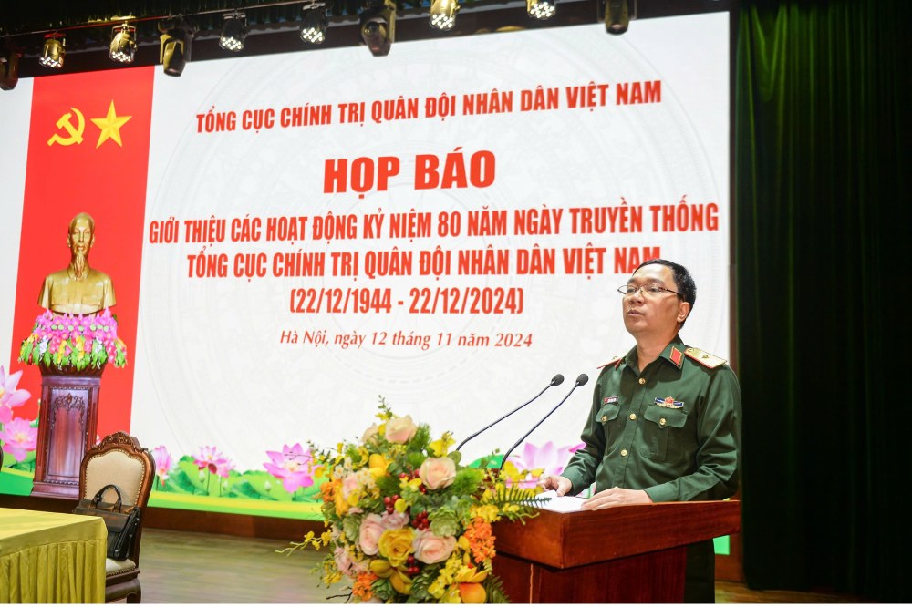 Major General Tran Ngoc Anh - Director of the Political Department (General Department of Politics of the Vietnam People's Army) - speaking at the press conference. Photo: T.Vuong