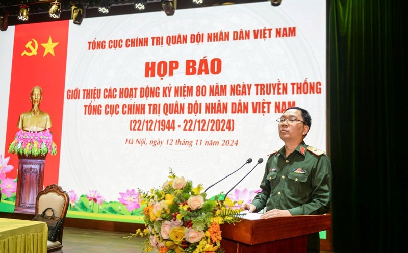Major General Tran Ngoc Anh - Director of the Political Department (General Department of Politics of the Vietnam People's Army) - speaking at the press conference. Photo: T.Vuong