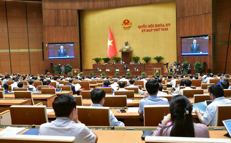 Minister of Information and Communications Nguyen Manh Hung informed about the management of social networks. Photo: Pham Thang
