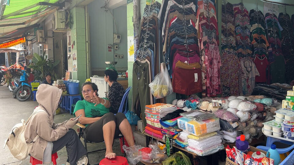 Many small traders have seen their income decrease after the Chim Xanh market in Ho Chi Minh City was cleared. Photo: Ngoc Anh.