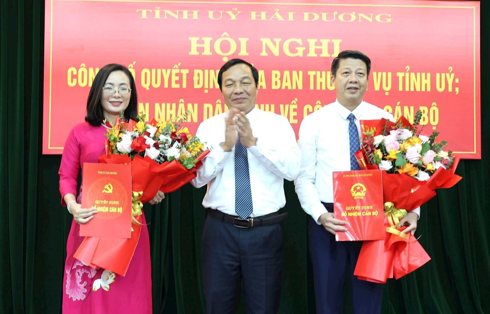 Hai Duong Provincial Party Committee has just held a conference to announce the decision of the Provincial Party Committee Standing Committee and the People's Council on personnel work. Photo: Lan Nguyen