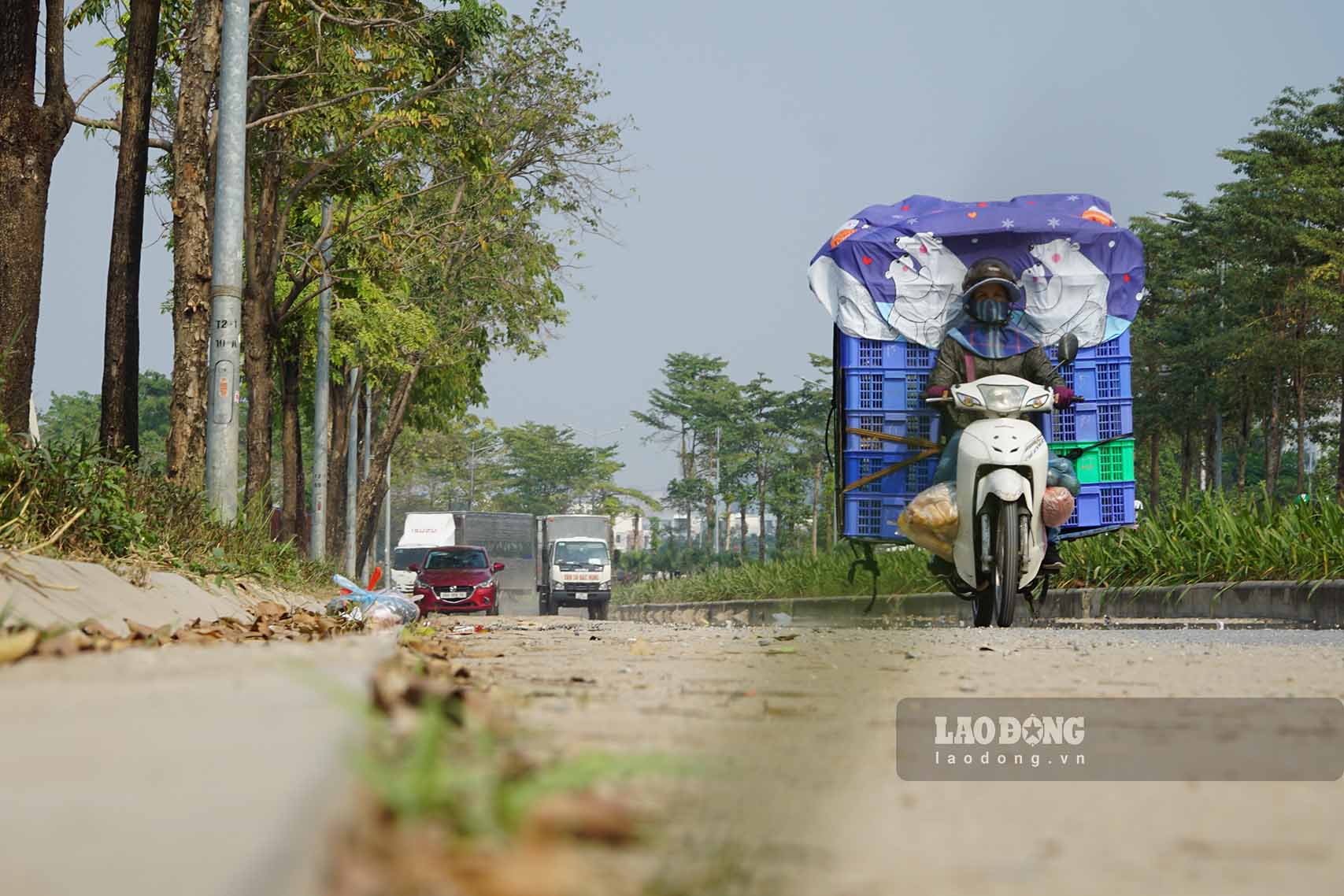 Bui tung mu mit tren duong Pham Tu.