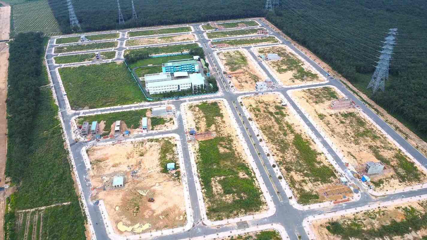 Long Duc resettlement area serving the Bien Hoa - Vung Tau expressway project is also located next to National Highway 51. Photo: HAC