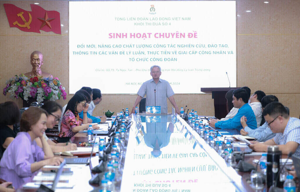 Emulation Block No. 4 held a workshop on Innovation, improving the quality of research, training, and information on theoretical and practical issues about the working class and trade union organizations. Photo: Hai Nguyen