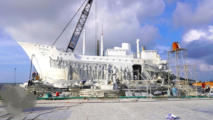 The monument commemorating the 70th anniversary of the Northward regrouping is being rushed to completion in time for the ceremony on November 16. Photo: Nhat Ho