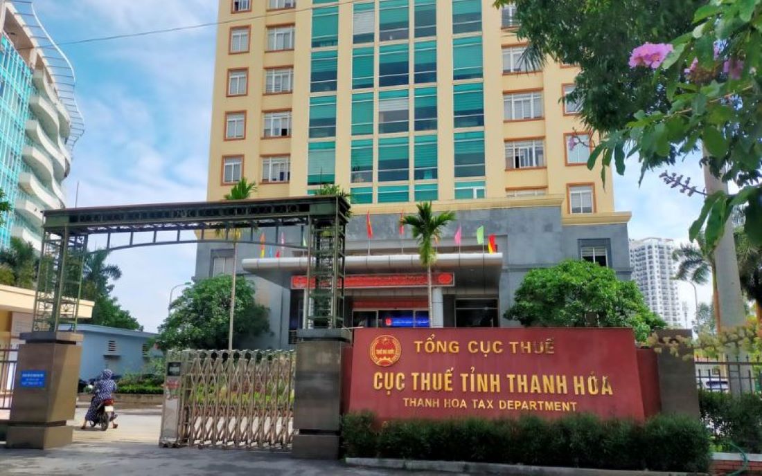 Thanh Hoa Tax Department has issued a notice to temporarily suspend exit from the country for many business owners in the area. Photo: Tran Lam
