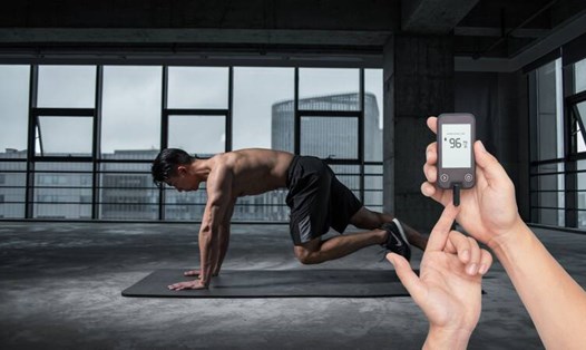 Người có đường huyết cao nên thực hiện các bài tập thể hình. Đồ họa: Hạ Mây