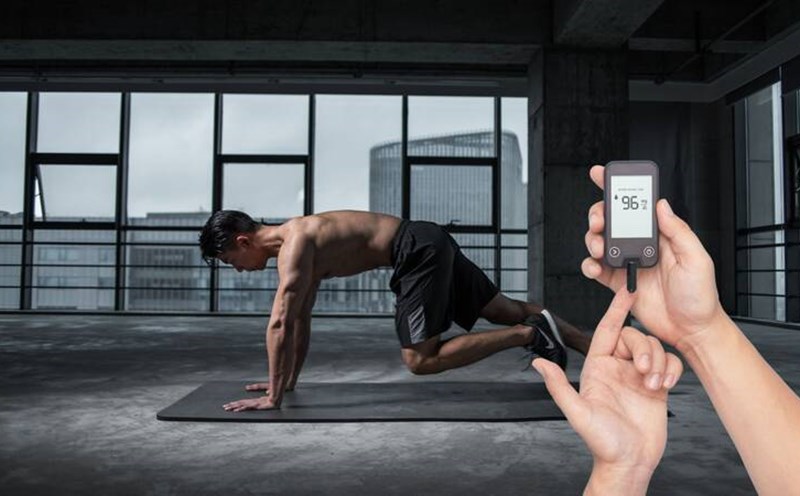 People with high blood sugar should do weight training exercises. Graphics: Ha May