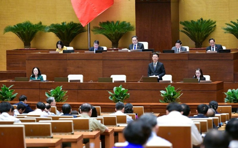 Minister Nguyen Manh Hung said that according to the new regulations, the editor-in-chief will be held responsible if reporters violate the rules. Photo: Pham Thang