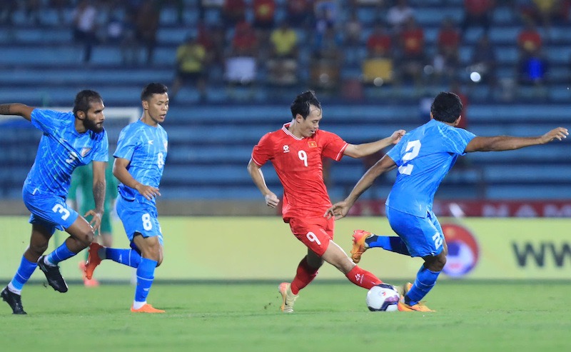 In the most recent international match, the Vietnamese team drew 1-1 with the Indian team at Thien Truong Stadium. Photo: Minh Dan