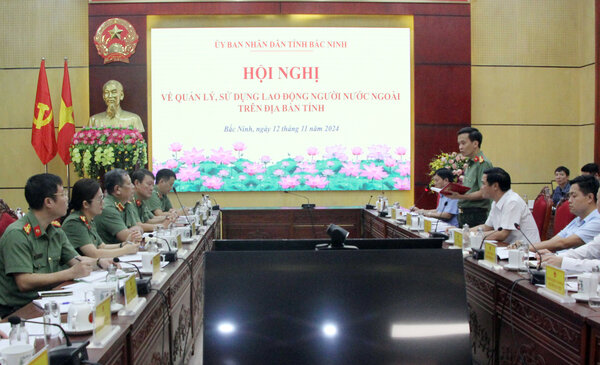 Giám đốc Công an tỉnh Bắc Ninh Bùi Duy Hưng phát biểu tại buổi làm việc. Ảnh: Cổng TTĐT Bắc Ninh