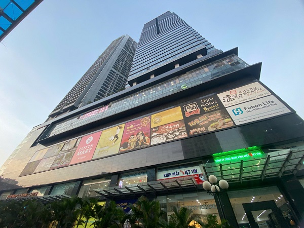 Discovery Complex shopping center - 302 Cau Giay street. Photo: Luc Giang