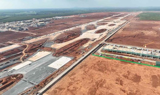 Đường cất hạ cánh sân bay Long Thành thi công vượt tiến độ. Ảnh: Hà Anh Chiến