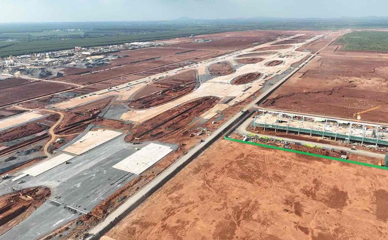 Long Thanh airport runway construction is ahead of schedule. Photo: Ha Anh Chien