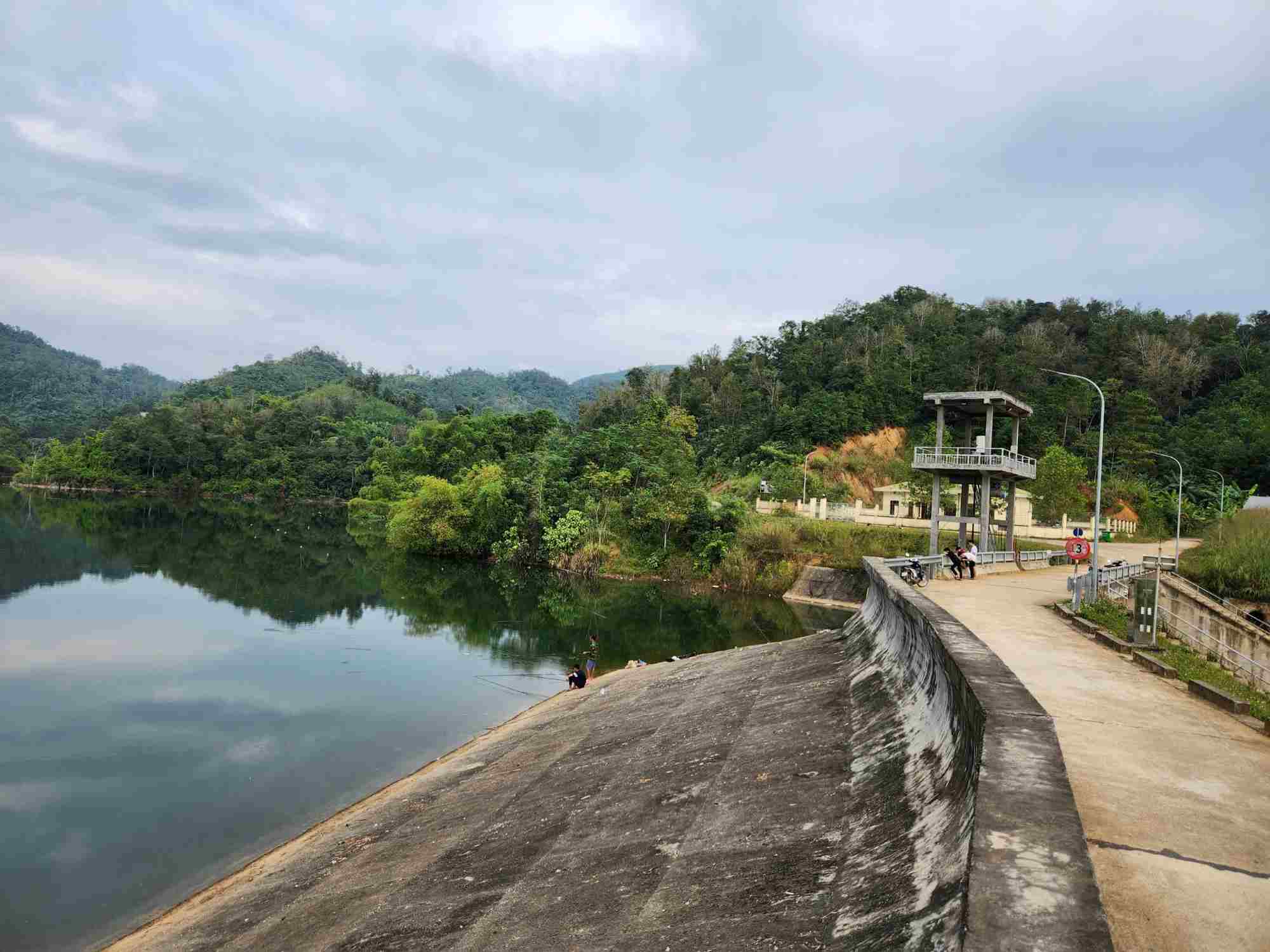 Khuoi Khoan Lake is the only irrigation project in Cao Bang that has been invested in thoroughly from the construction stage to the operation process. Photo: Tan Van
