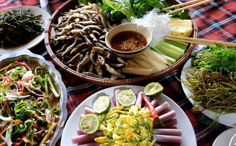 Attractive specialty of linh fish in the West during flood season
