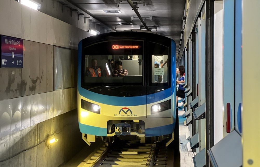 Metro train No. 1 at Ben Thanh underground station. Photo: Anh Tu