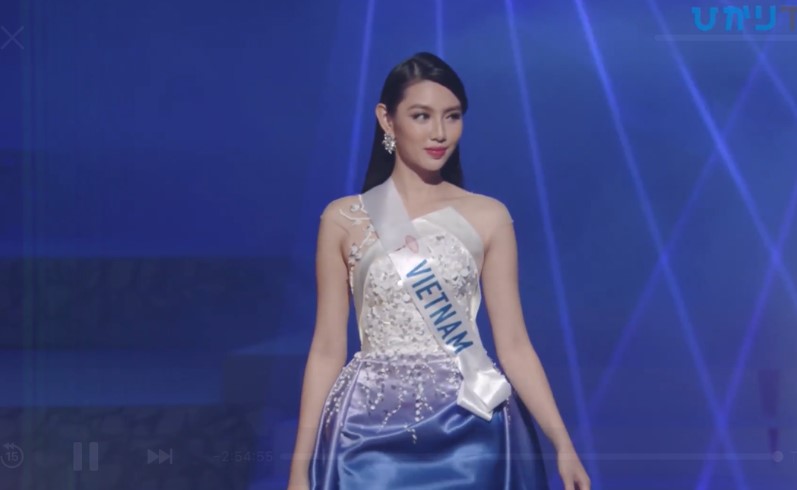 Thuy Tien ra ve tay trang tai Miss International 2018. Anh: Cat tu video