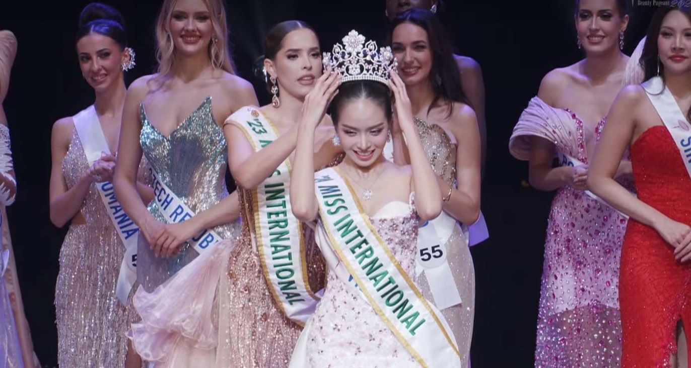 Thanh Thuy gianh vuong mien Miss International dau tien cho Viet Nam. Anh: Cat tu video