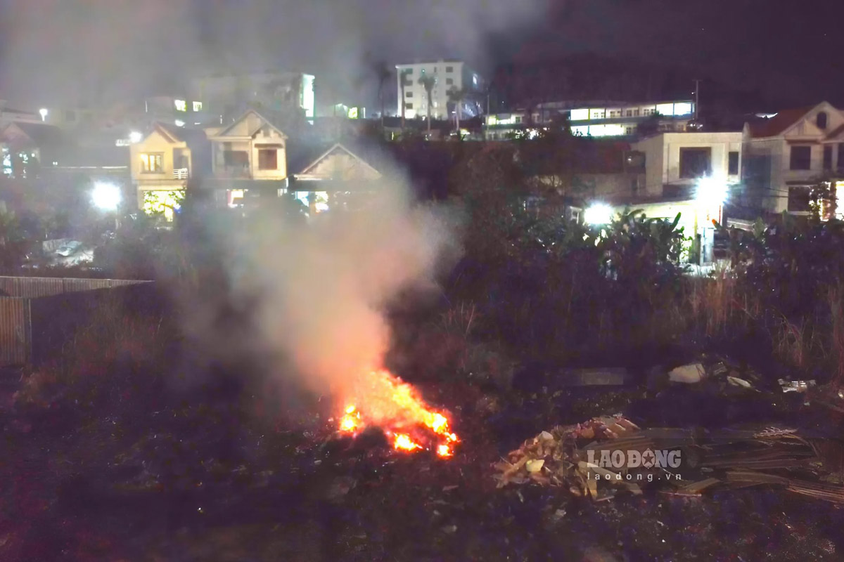Group 66, Zone 6, Ha Khau Ward, Ha Long City, Quang Ninh Province is surrounded by “heavy-smelling” white smoke from illegal garbage burning. Photo: Doan Hung