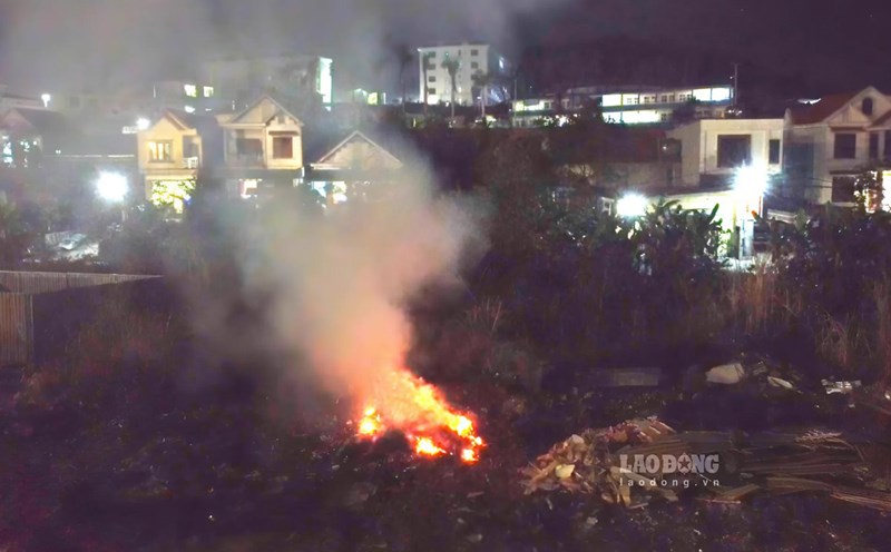 Group 66, Zone 6, Ha Khau Ward, Ha Long City, Quang Ninh Province is surrounded by “heavy-smelling” white smoke from illegal garbage burning. Photo: Doan Hung