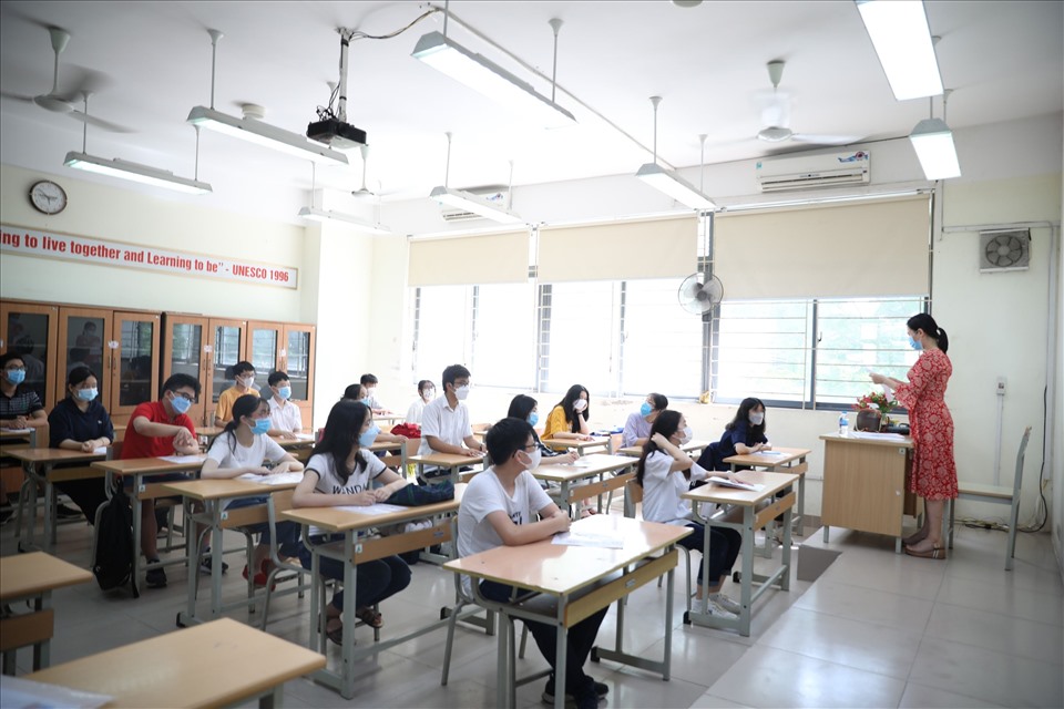 Annual summer political theory training is the responsibility of teachers who are party members, not part of their professional work. Photo: Van Trang