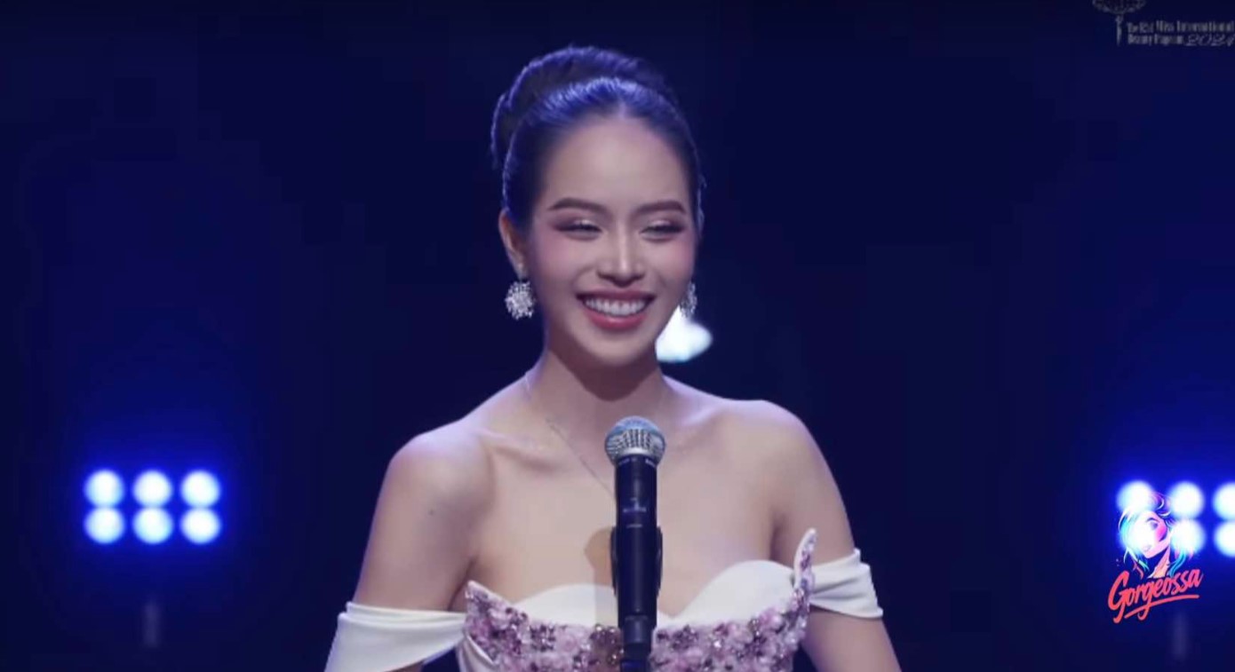 Trong dem chung ket, tai phan thi ung xu top 8, Thanh Thuy da co man ung xu thong minh va sau sac ve giao duc toan cau trong thoi ki Covid-19. Phan tra loi bang 3 thu tieng: tieng Anh, tieng Nhat va tieng Viet day thuyet phuc cua Thanh Thuy duoc cho la 1 trong nhung ly do giup co dang quang. Anh: Cat tu video