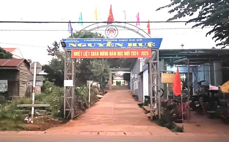 School where 2 female students were stabbed. Photo: Hai Duong