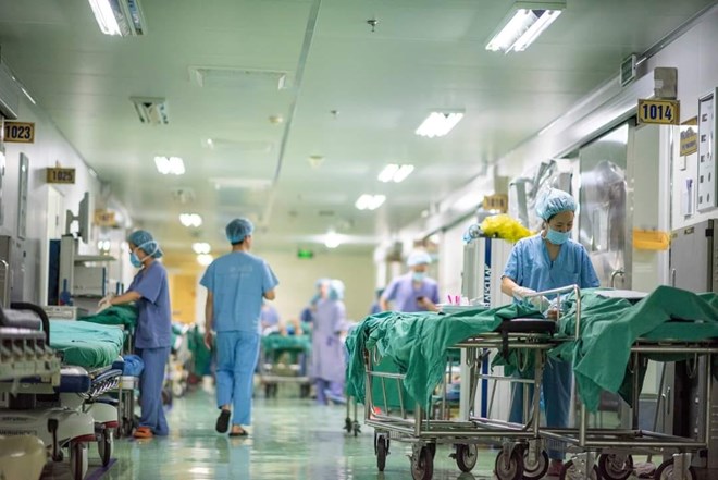 The Minister of Health said that he will focus on perfecting salary policies and incentives to attract and retain grassroots medical staff. Photo: Bong Vu