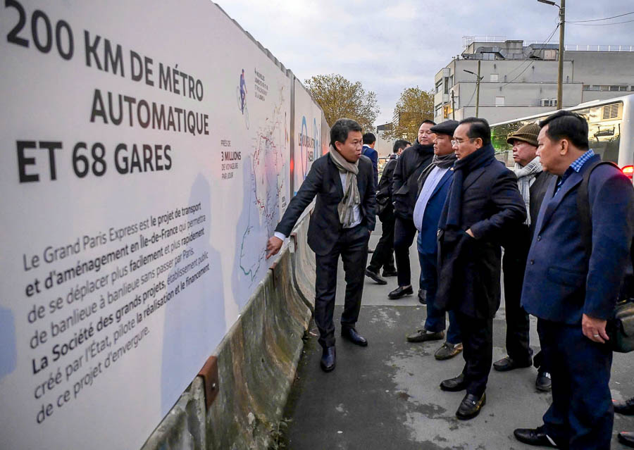Long An Provincial Delegation Surveys Metro Grand Paris Project. Photo: Long An Department of Information and Communications