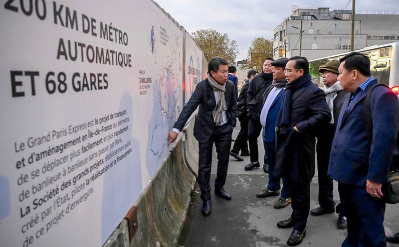 Long An Provincial Delegation Surveys Metro Grand Paris Project. Photo: Long An Department of Information and Communications