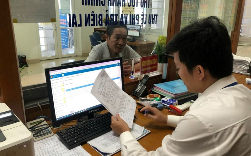 No increase in public sector salaries, pensions, social insurance benefits, monthly allowances in 2025. Photo: Pham Dong