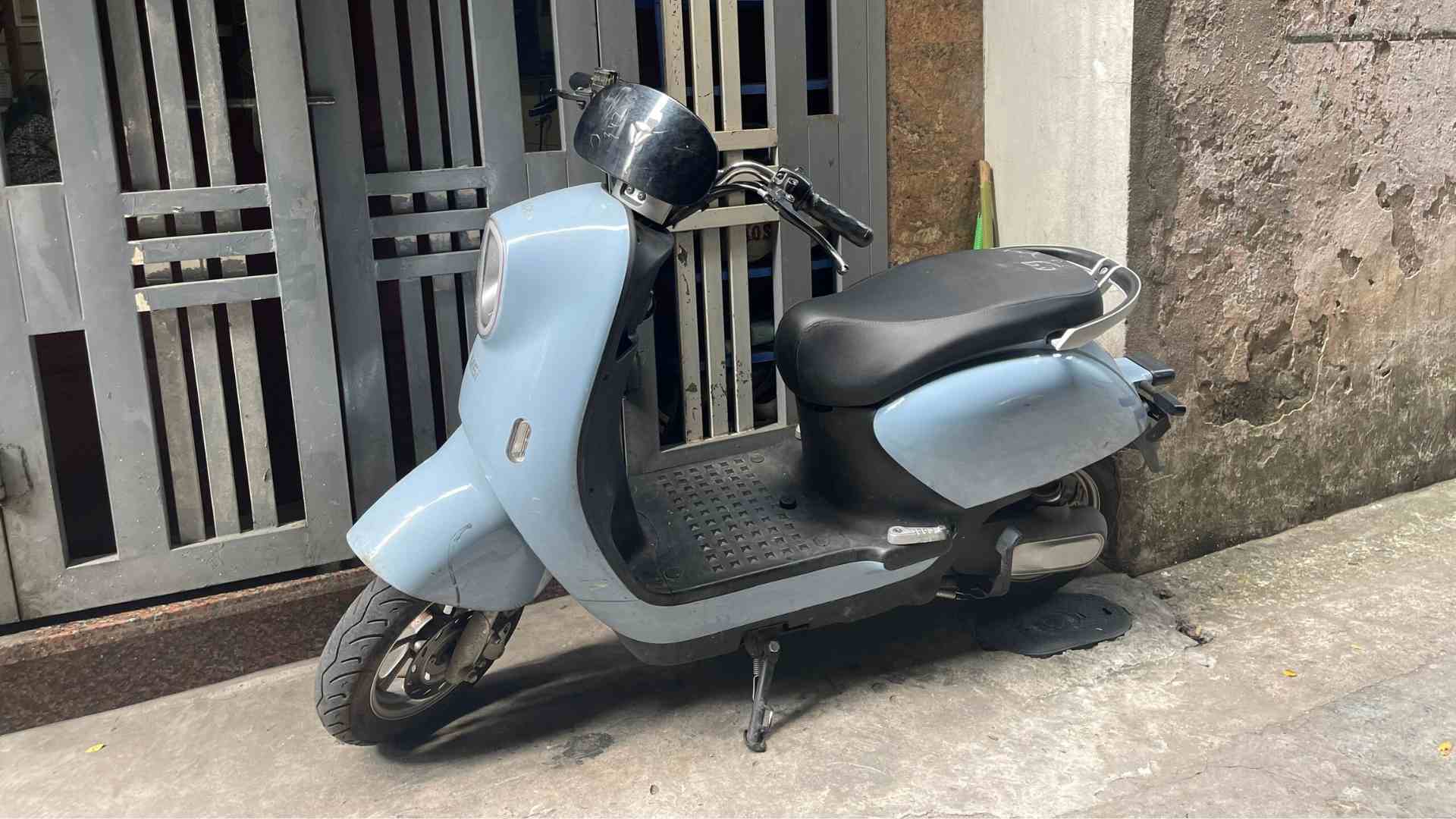 Electric bicycle and electric motorbike users should avoid some common mistakes in vehicle maintenance. Photo: Ngoc Diep