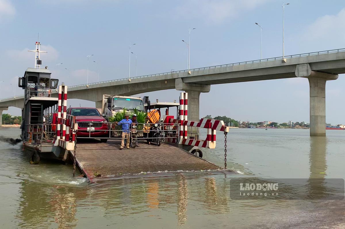 Dong Cao ferry connects Nghia Hung and Y Yen districts (Nam Dinh province). Photo: Luong Ha