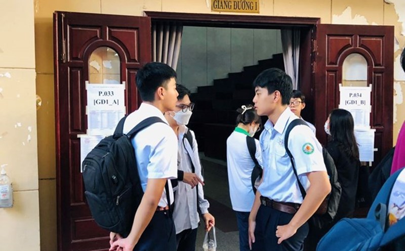 Candidates take the Ho Chi Minh City National University's capacity assessment exam to register for early admission to schools in 2024. Photo: Chan Phuc