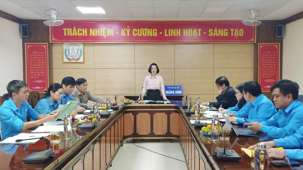 Quang Binh Provincial Labor Federation works with the Provincial Education Trade Union. Photo: Provincial Labor Federation
