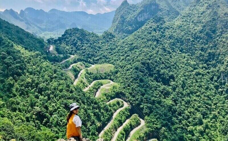The Khau Coc Cha Pass is winding and zigzagging. Photo: Tracy Nguyen