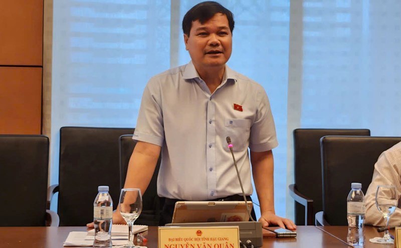 Delegate Nguyen Van Quan (Hau Giang Delegation) said he agreed with the investment in the North-South high-speed railway project. Photo: Cao Nguyen.